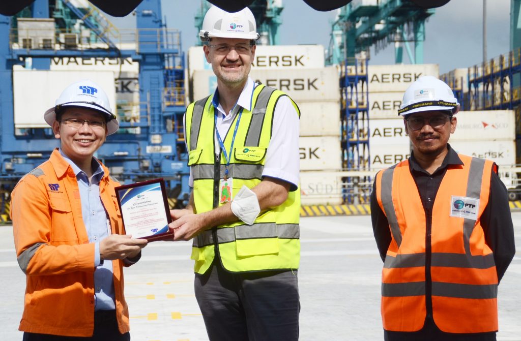 Outstanding Performance Award For The Construction Of Container Terminal Yard Block